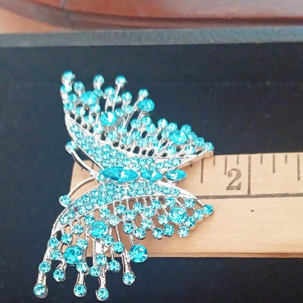 Blue Rhinestone Butterfly - Beautiful !! - Picture 5 of 5